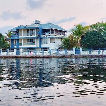 Captains Cabin Backwater Resort Alappuzha Bagian luar foto