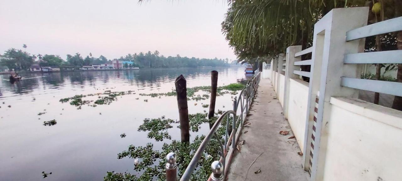 Captains Cabin Backwater Resort Alappuzha Bagian luar foto