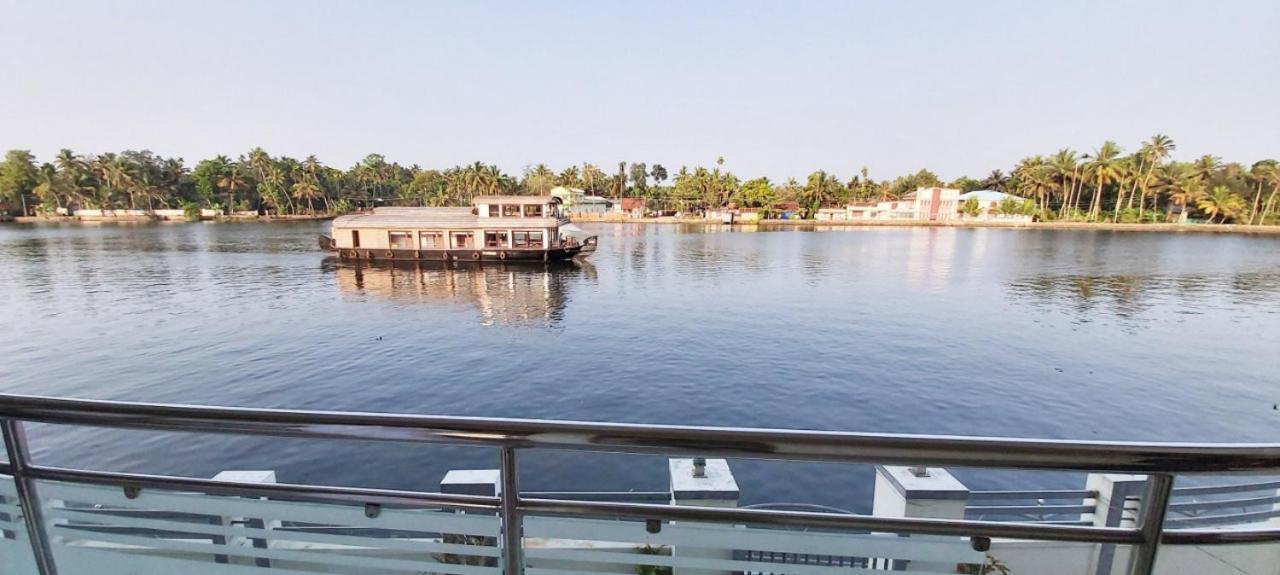 Captains Cabin Backwater Resort Alappuzha Bagian luar foto