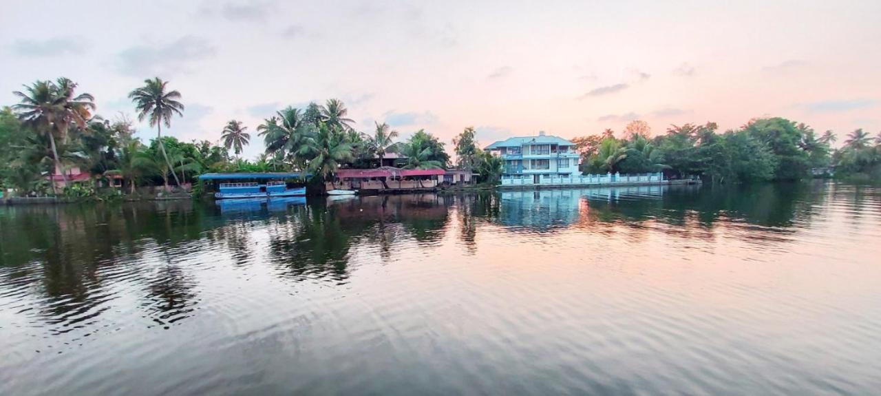 Captains Cabin Backwater Resort Alappuzha Bagian luar foto